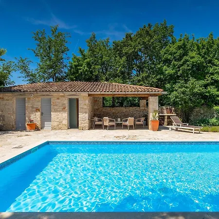 Roveria Ferienhaus *